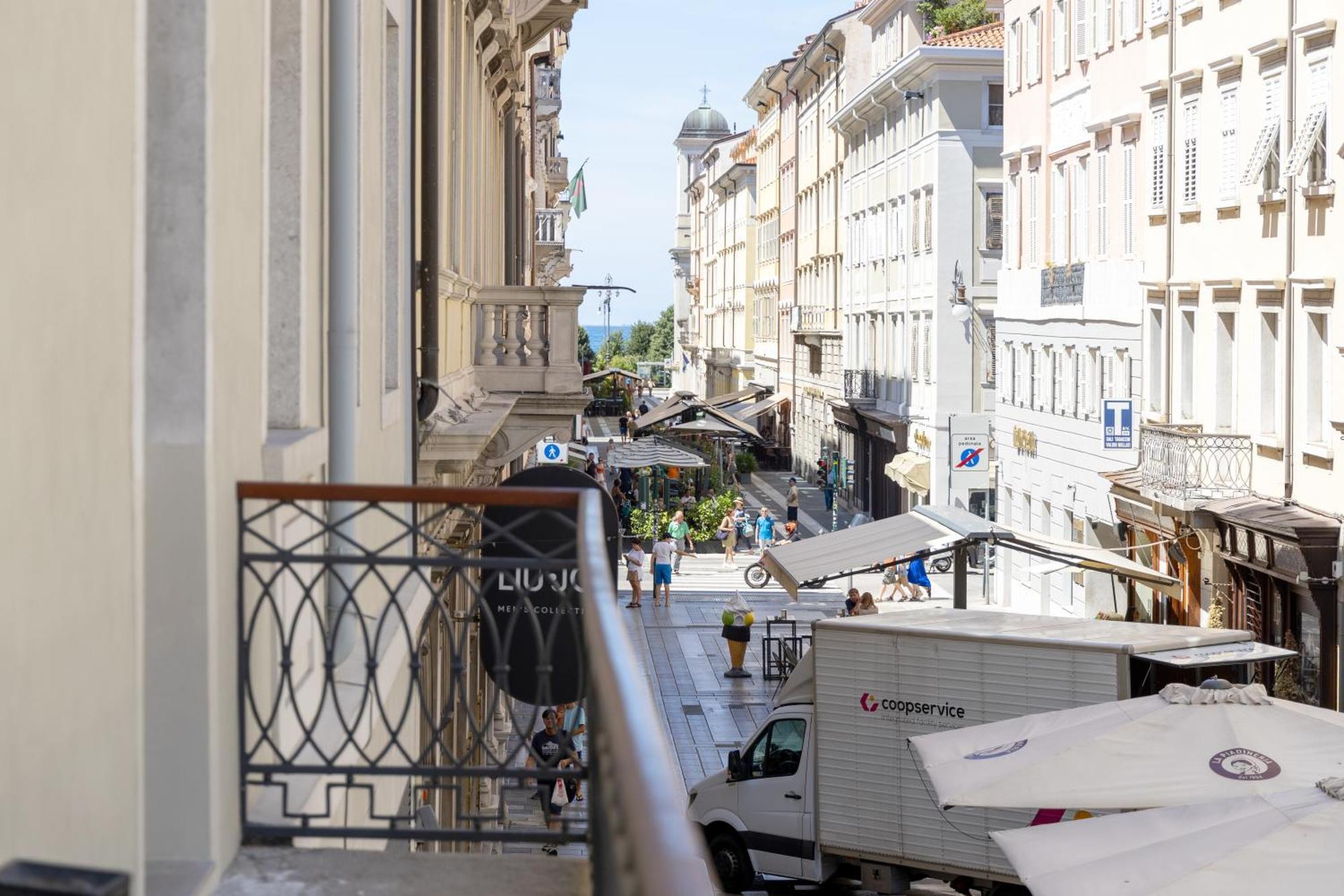 Teatro Romano Exclusive Suites Трієст Екстер'єр фото